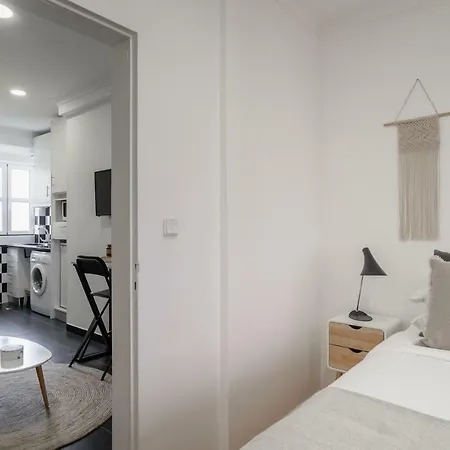Charming Apartment- Authentic Experience In Graca Apartment Lisbon