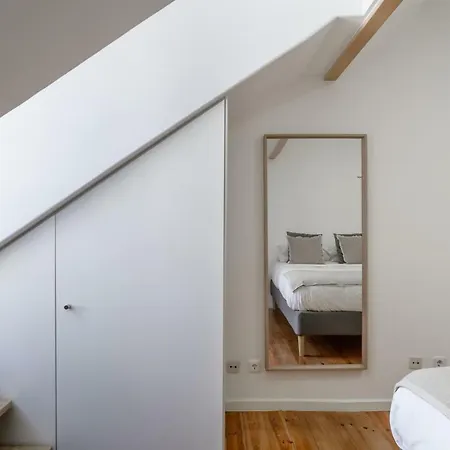 Charming Apartment- Authentic Experience In Graca Apartment Lisbon