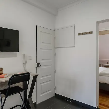 Charming Apartment- Authentic Experience In Graca Lisbon