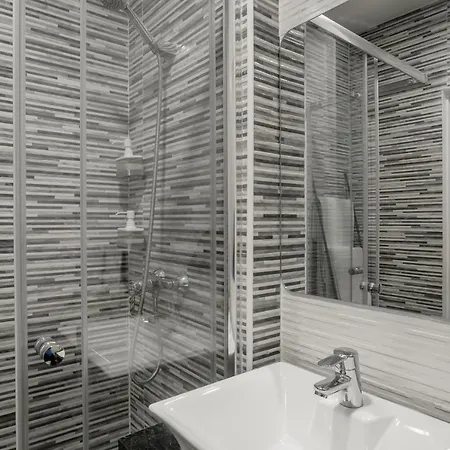 Апартаменти Charming Apartment- Authentic Experience In Graca
